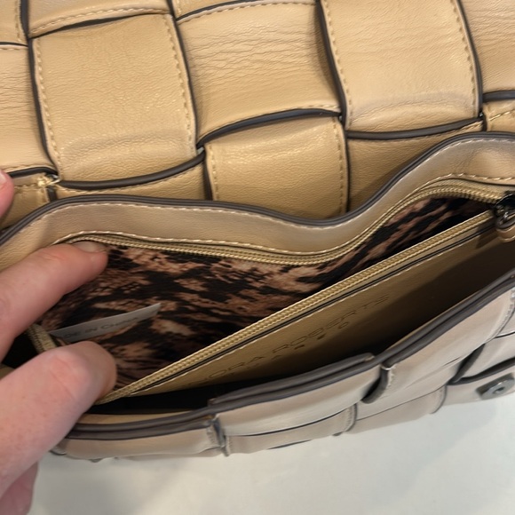 Sondra Robert’s Squared Beige Woven Leather Bag - Picture 6 of 7